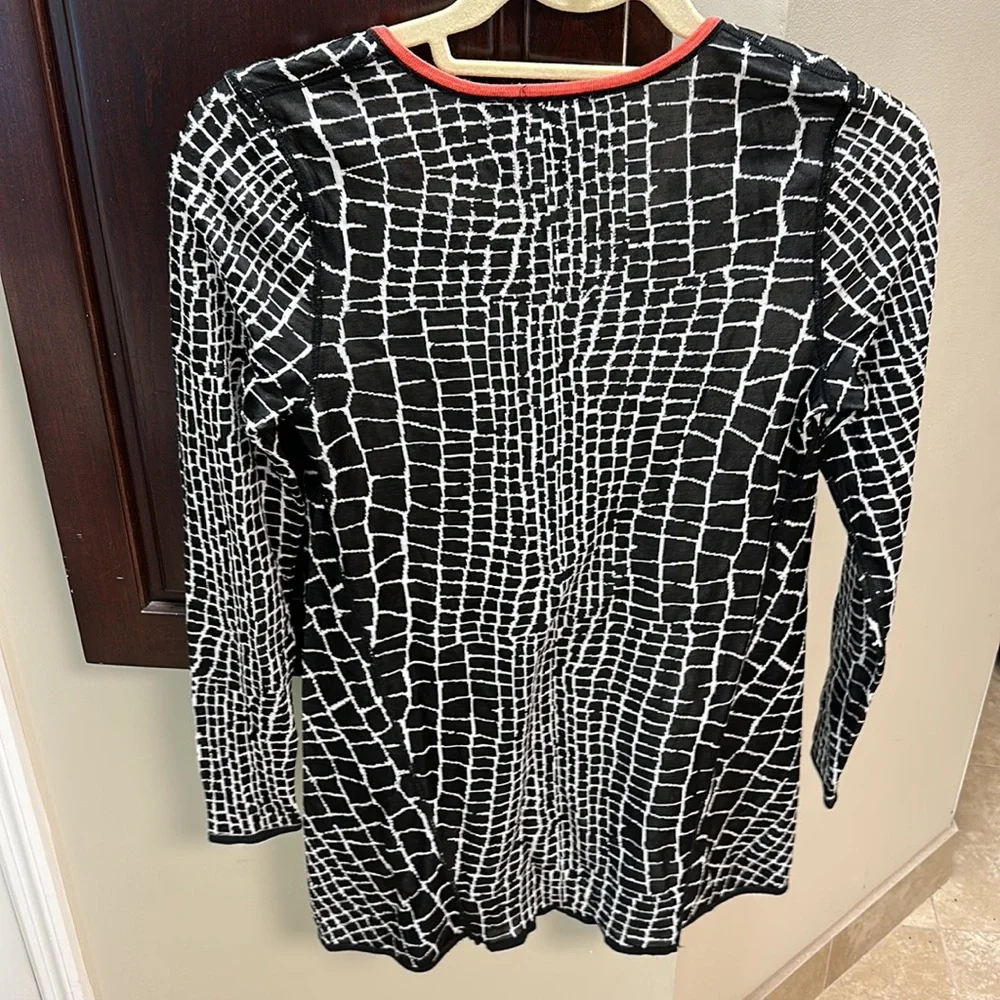 Women’s top. V-neck. Reversible. - Picture 4 of 5